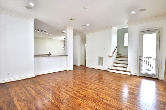 Building Photo - 3257 Maxroy St