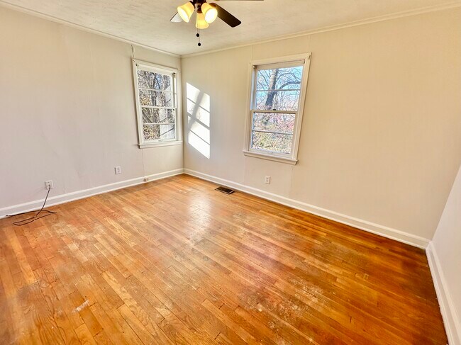 Bed 3 - 922 Lynden Blvd