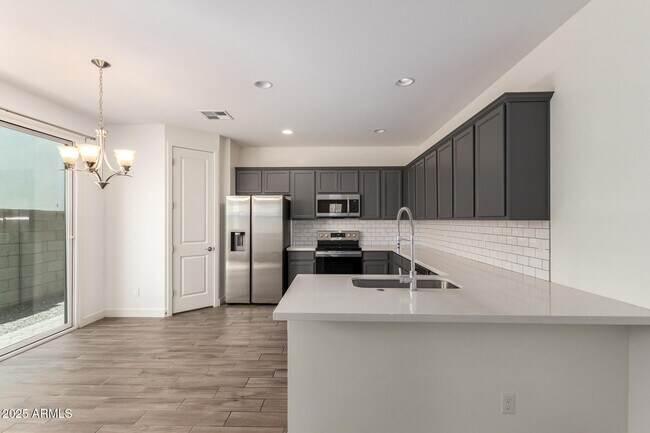 Building Photo - 5552 S Dillon