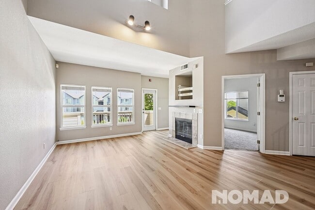 Building Photo - Spacious 3-Bed, 2-Bath Townhome with Garag...