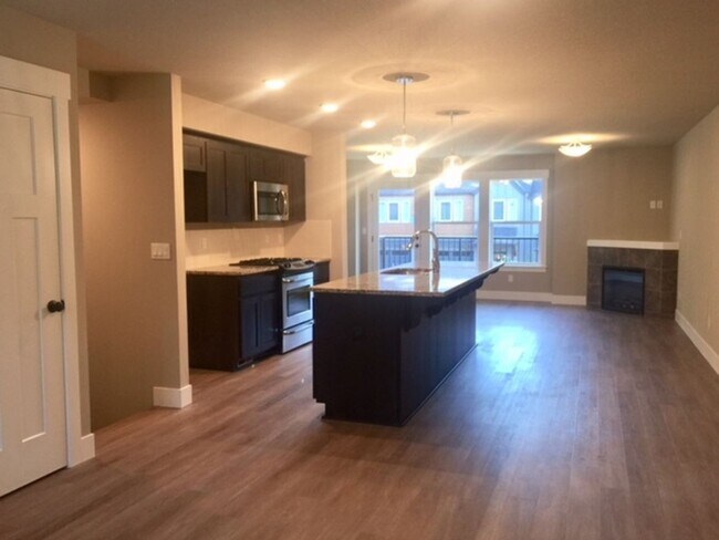 Building Photo - CHAMPION VILLAGE LUXURY TOWNHOMES IN SANDY...