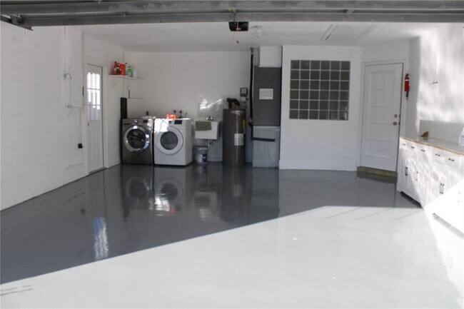 Building Photo - 7655 Cardiff Ct N