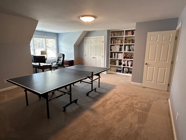 Building Photo - 4 Bed | 2.5 Bath House in Morrisville with...