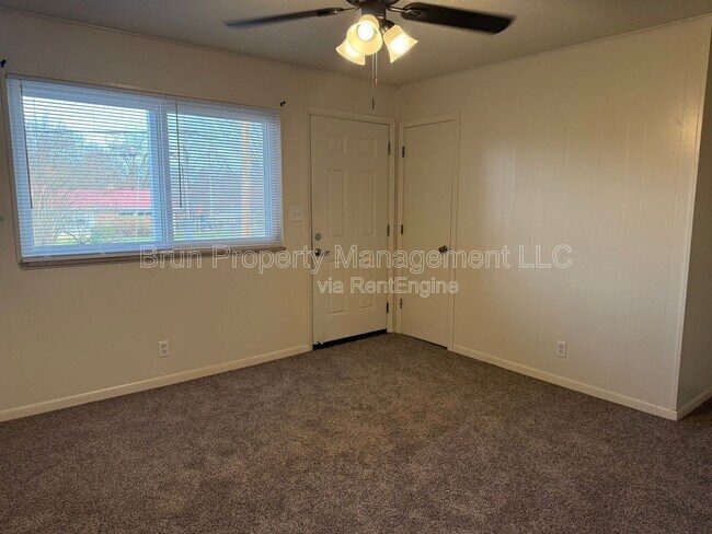 Building Photo - 1420 McArthur Rd