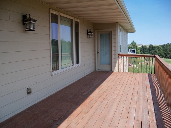 Building Photo - 6 BED | 3 BATH | TRIPLE GARAGE | RED ROCK ESTATES