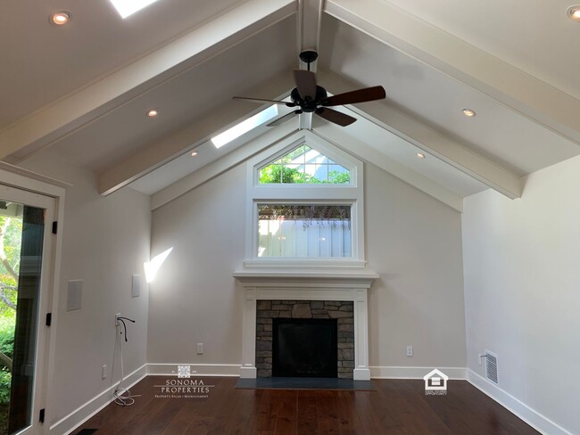 Building Photo - Stunning 3BD/2.5BA Home with Breathtaking ...