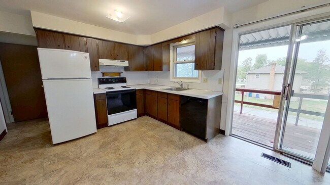 Building Photo - Semi-Detached 2 Bedroom Townhome