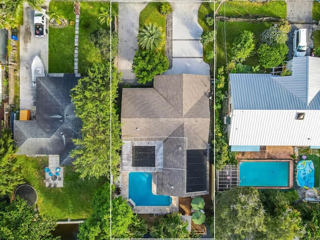 Building Photo - 2065 SW 28th Terrace