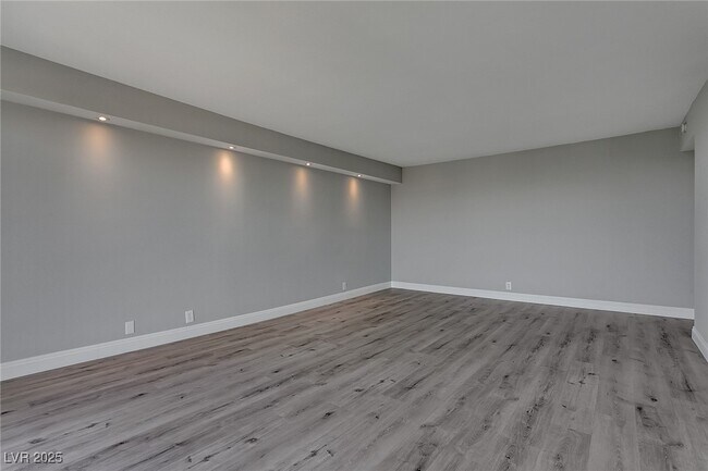Building Photo - 3111 Bel Air Dr