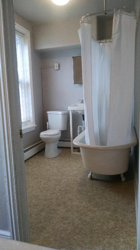 Building Photo - 770 Kohn St