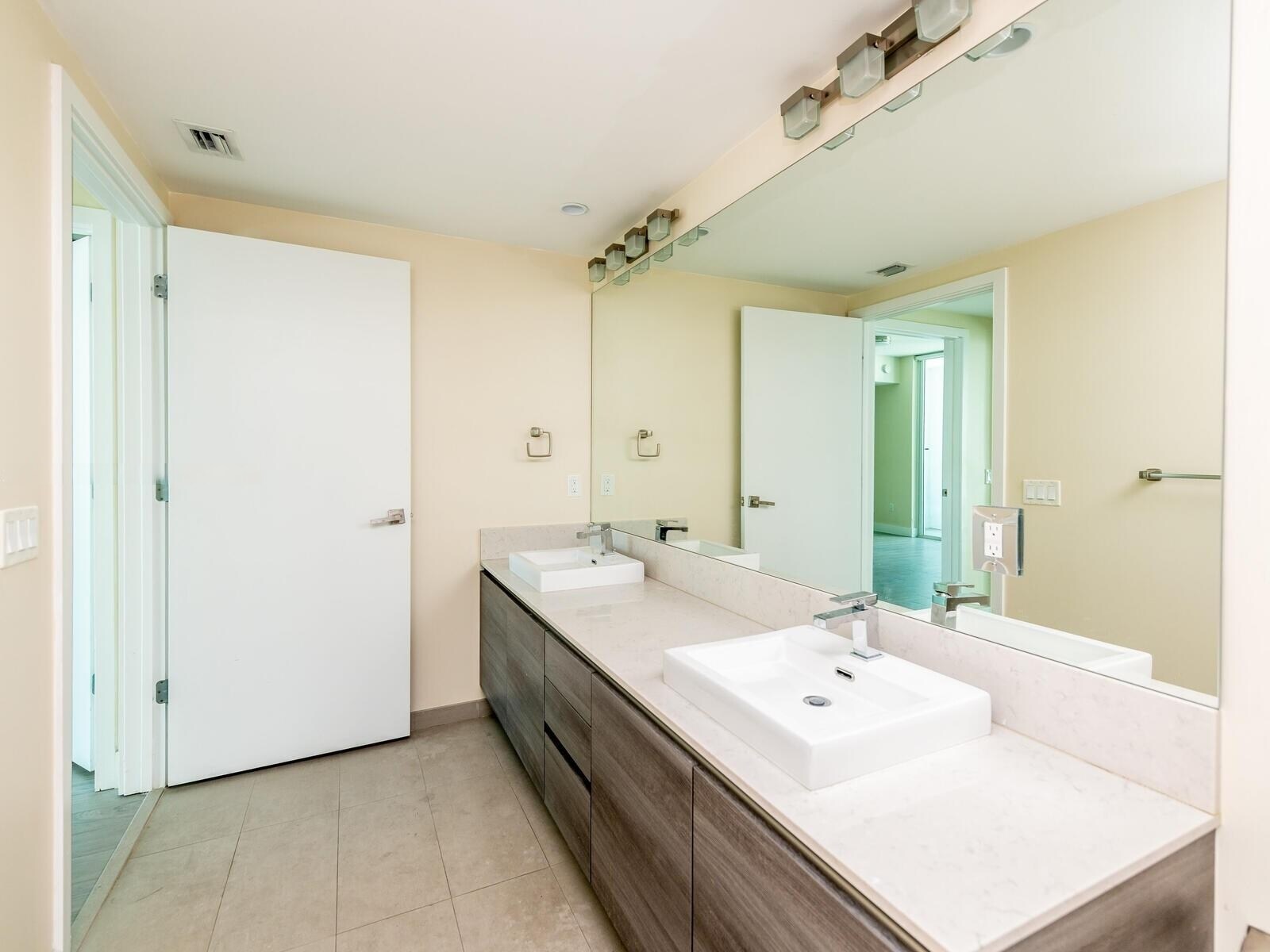 Building Photo - 1080 Brickell Ave