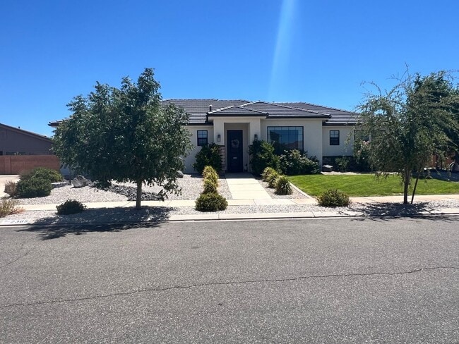 Primary Photo - Stylish 3 Bedroom Home with Spacious Layout