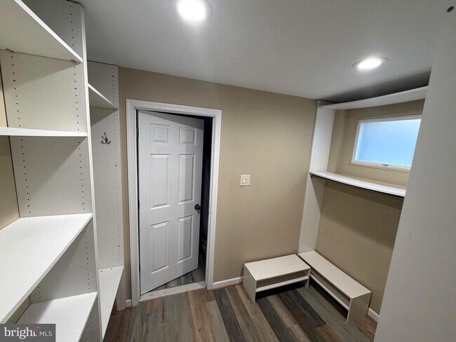 Building Photo - 7428 Mason Ln