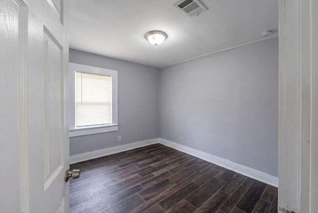 Building Photo - 730 Searcy Ave