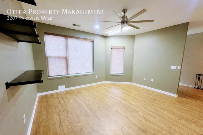 Building Photo - 3207 Parkview Walk