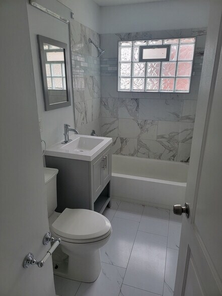 Building Photo - 5070 N 60th St