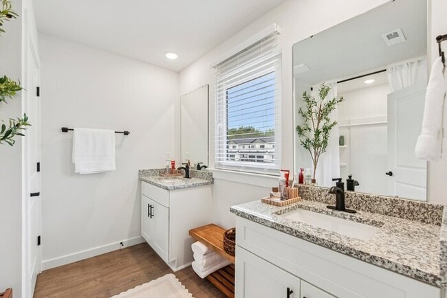 Building Photo - Brand-New Luxury Townhomes – 1st Month Fre...