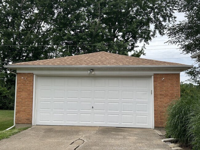 Building Photo - 3738 Green Acre Dr