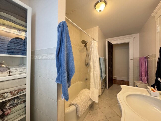 Building Photo - Spacious 2-Bedroom, 2-Bath in East Rock – Newly Renovated!