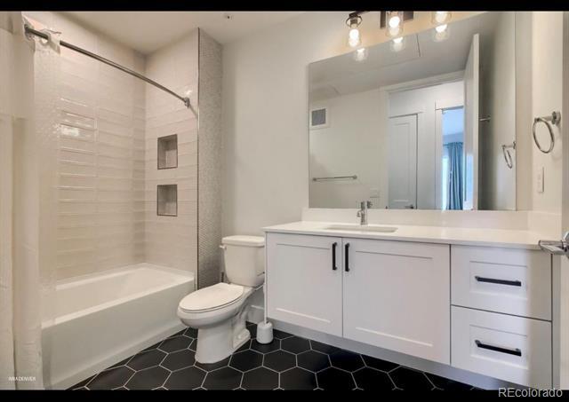 Building Photo - 2876 W 53rd Ave