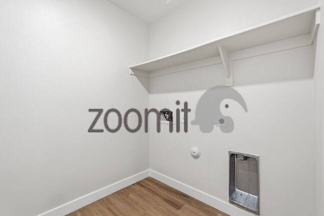 Building Photo - Amazing home in wonderful Ghost Hollow Ranch