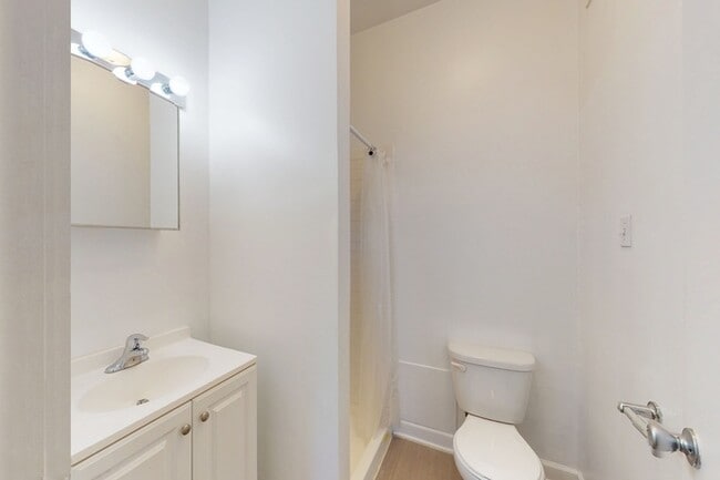 Floorplan - 5405-5407 S. Woodlawn Avenue
