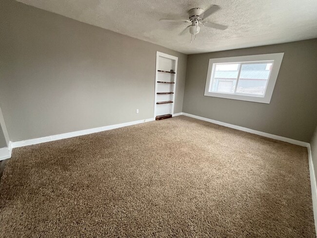 Building Photo - 2 Bed/1 Bath Ranch Home For Rent in Harrisburg, SD!