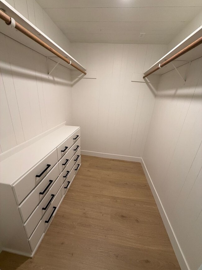 Building Photo - WAL2 - FULLY renovated 3 bed 1.5 bath Duplex on OAKWAY!