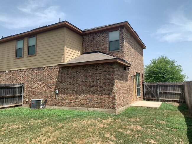 Building Photo - 2 Story Duplex / Interior Washer & Dryer C...