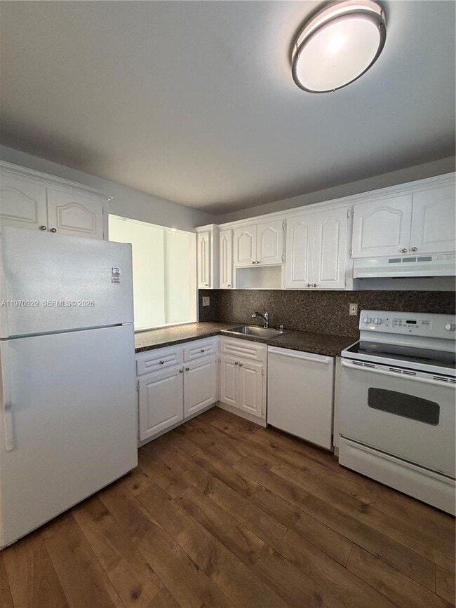 Building Photo - 7900 Tatum Waterway Dr