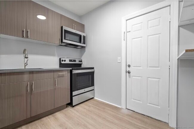 Building Photo - 31 Whittier St