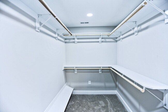 Building Photo - 851 Jersey Dr