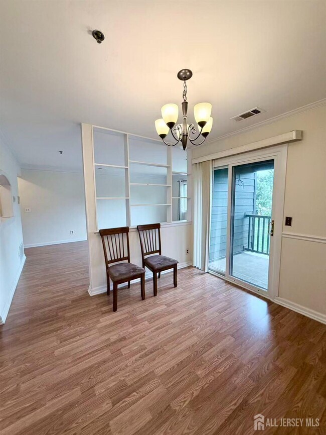 Building Photo - 1306 Sayre Dr