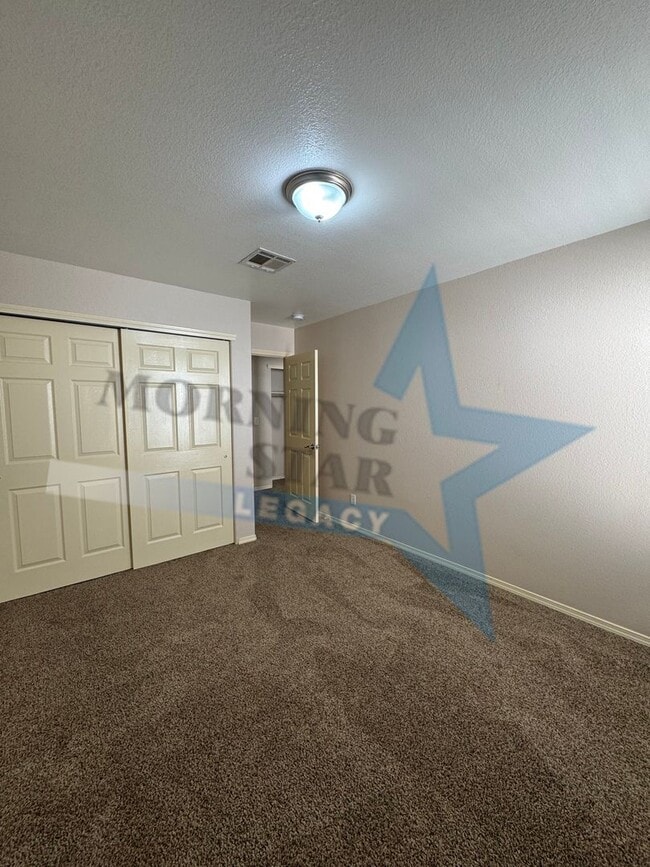 Building Photo - 4 Bed House with converted garage!
