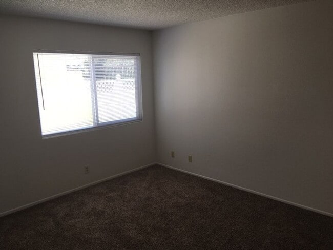 Building Photo - 44727 La Paz Rd