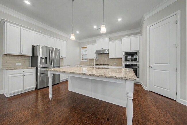 Building Photo - 165 Mansfield Dr
