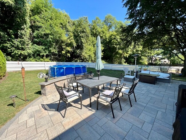 Building Photo - Beautiful 3-Bedroom Townhome on a Cul-De-Sac in Bensalem! Available January 2026!