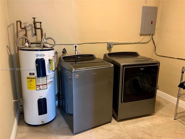 Building Photo - 6407 SW 5th St