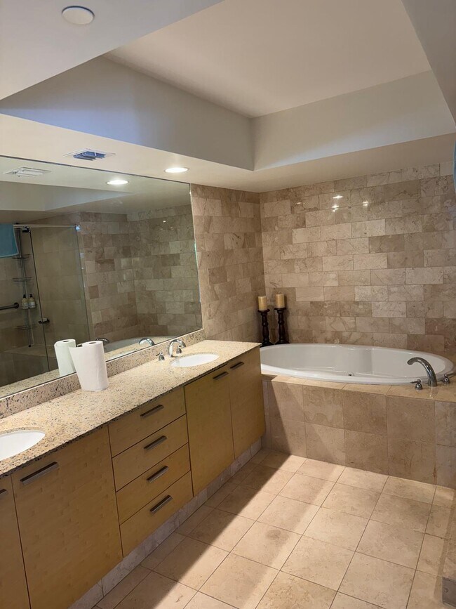 Building Photo - 1800 S Ocean Dr