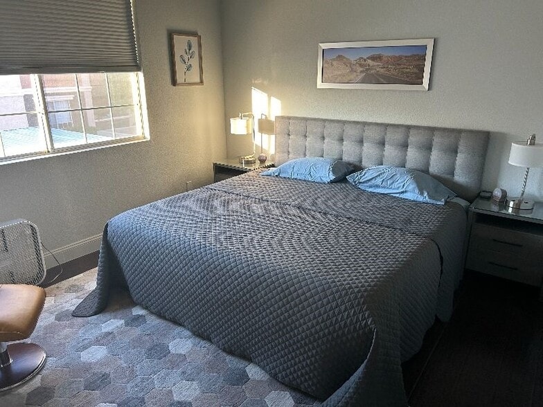 Primary bedroom (king bed). - 7712 Himalayas Ave