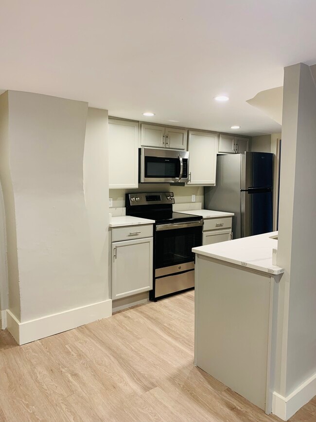 Building Photo - 2015 Quechee Main St