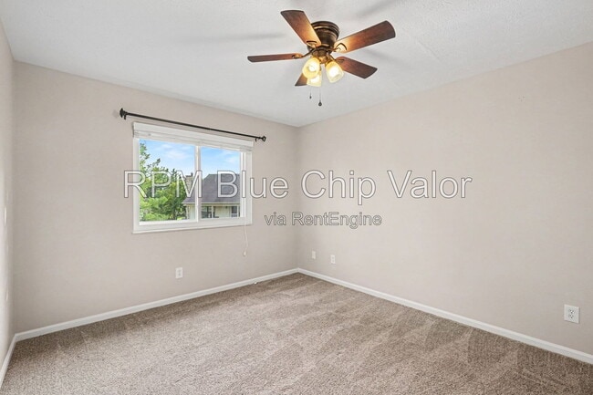Building Photo - 5290 Bay Pointe Dr