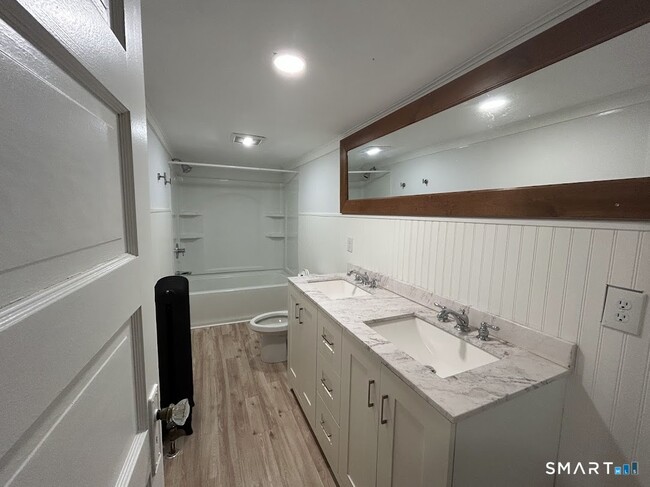 Building Photo - 108 Maplewood Ave