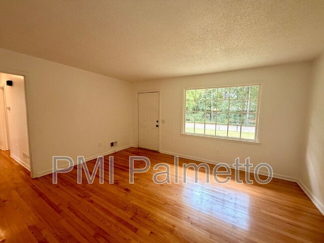 Building Photo - 1805 Carousel Cir