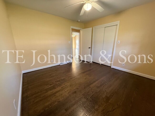 Building Photo - Spacious 4BR Home with Finished Basement, Screened Porch & Garage in Winston-Salem