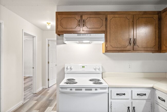 Building Photo - 2 Bedroom Pet Friendly Home For Rent!