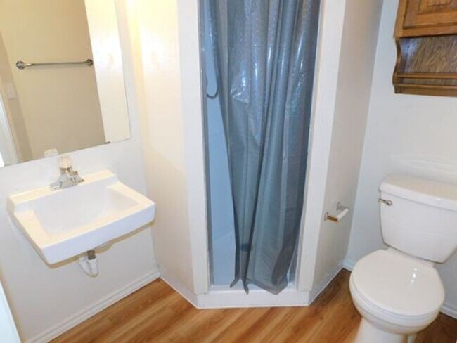 Building Photo - Townhome on Allegheny for rent!