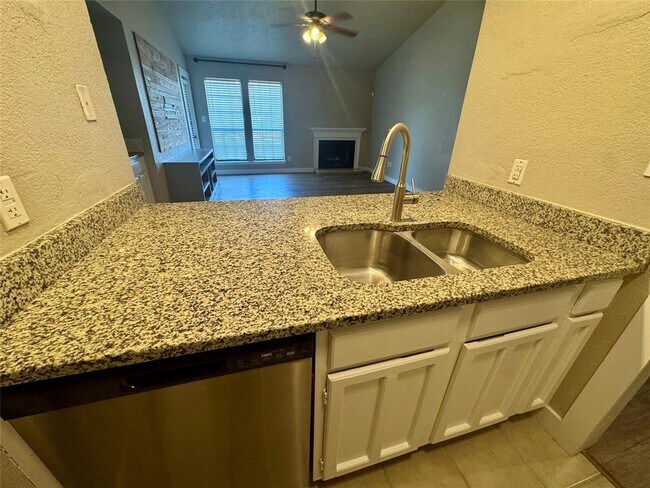 Building Photo - 1202 Thorpe Ln