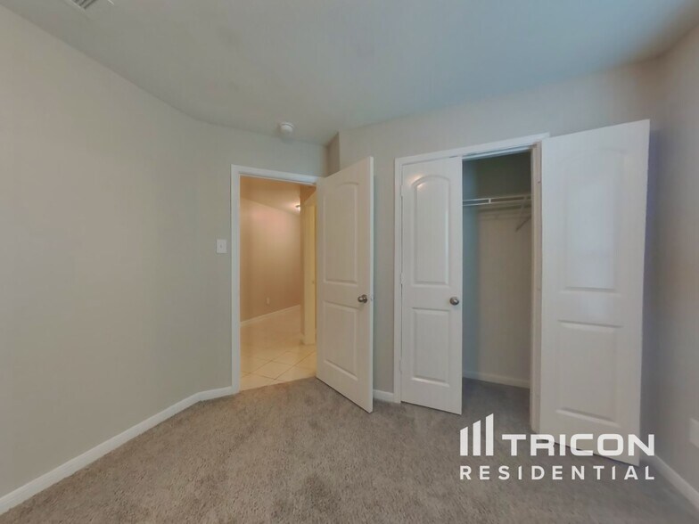 Building Photo - 317 Summer Horse Dr