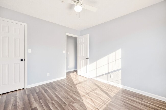 Building Photo - Up to Date Condo